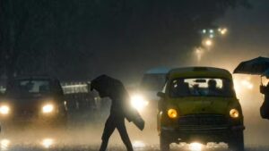 ঘূর্ণাবর্তের জেরে ফের কালবৈশাখীর দাপট, আজ বিকেল থেকেই ঝড়-বৃষ্টি এই জেলাগুলিতে, কতদিন চলবে জানাল আবহাওয়া দফতর