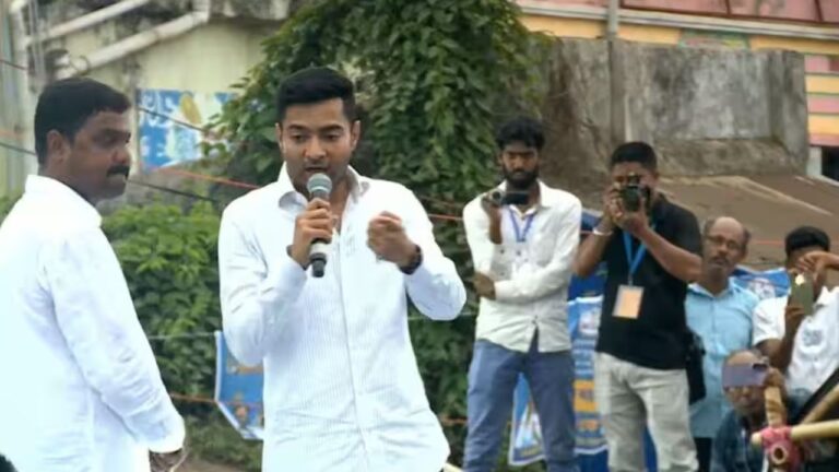 বিজেপিকে আক্রমণ করে অভিষেকের মন্তব্য ‘মায়েদের ঝাঁটা হাতের কাছে রাখার অনুরোধ’, তীব্র রাজনৈতিক তরজা